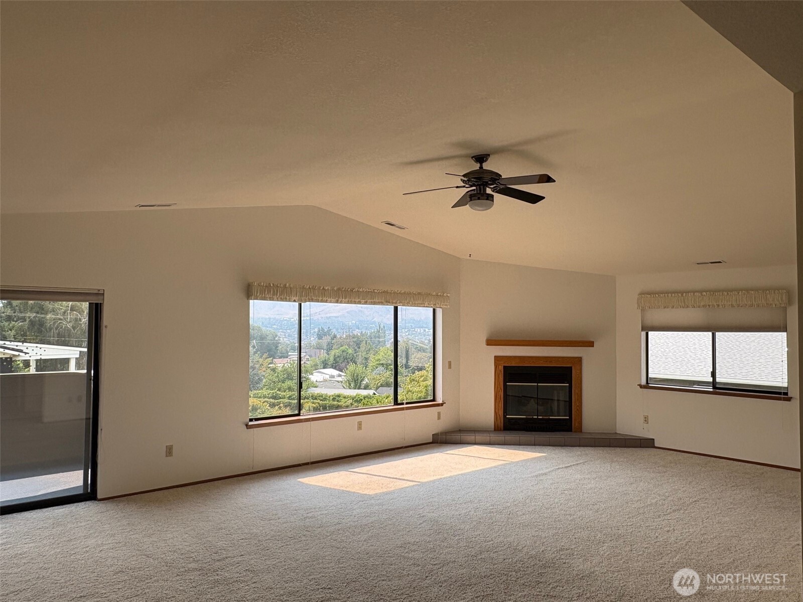1352 Eastmont Avenue, Unit 15 East Wenatchee, WA 98802 - Photo 10 of 29 an empty room with fireplace and windows