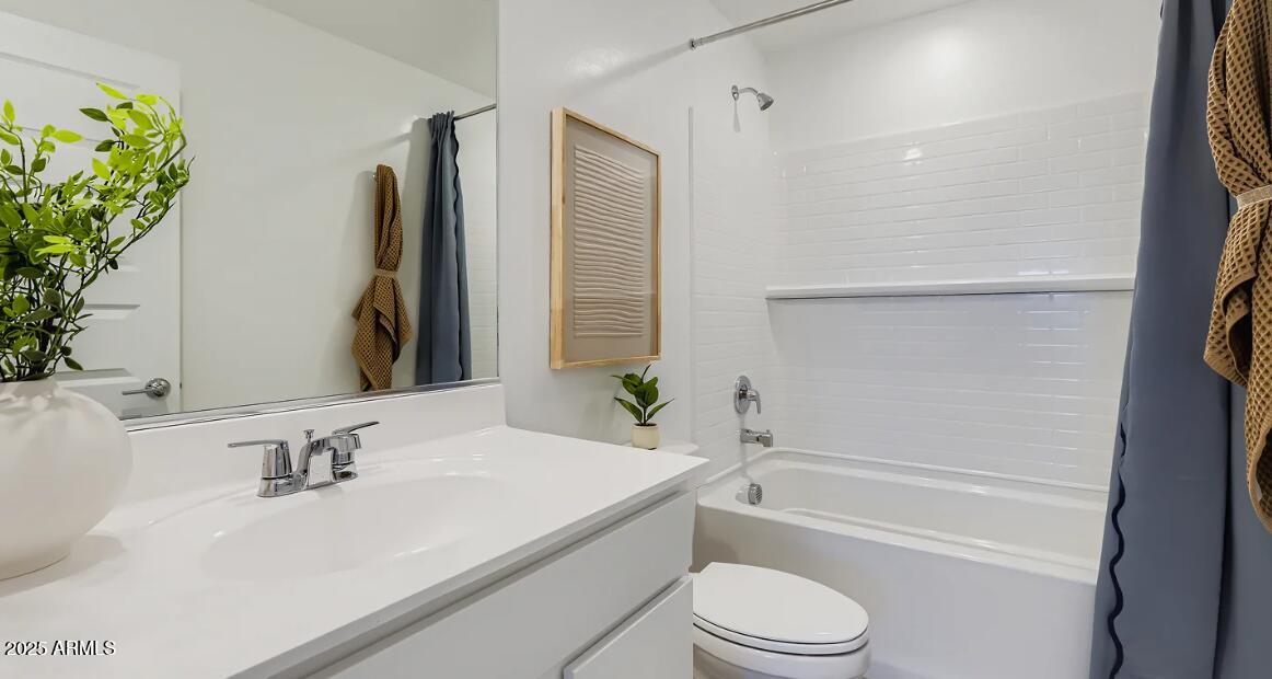 9674 West Piccadilly Road Avondale, AZ 85392 - Photo 13 of 18 Bathroom 2