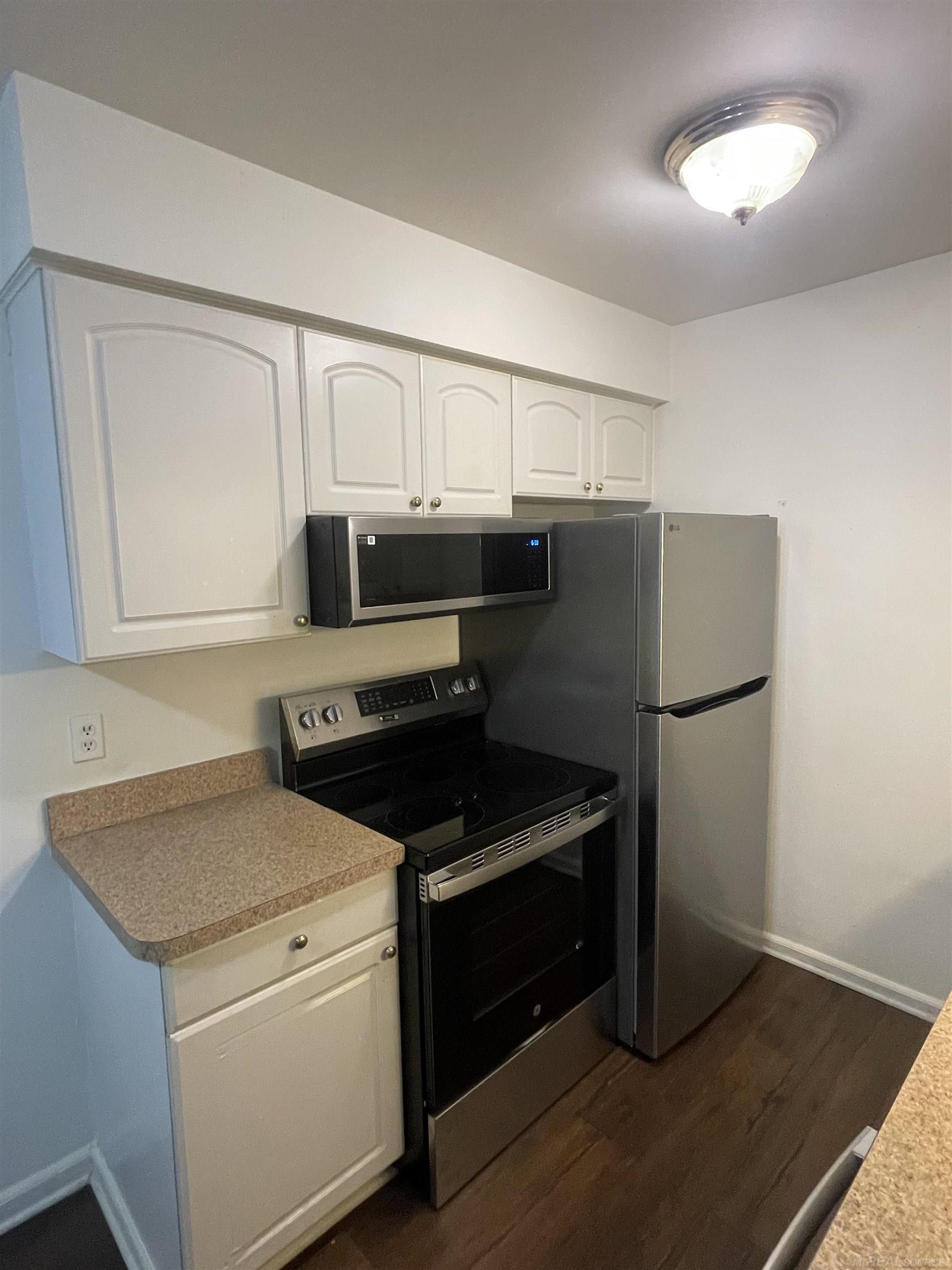 29173 Hayes Road, Unit B 18 Warren, MI 48088 - Photo 3 of 20