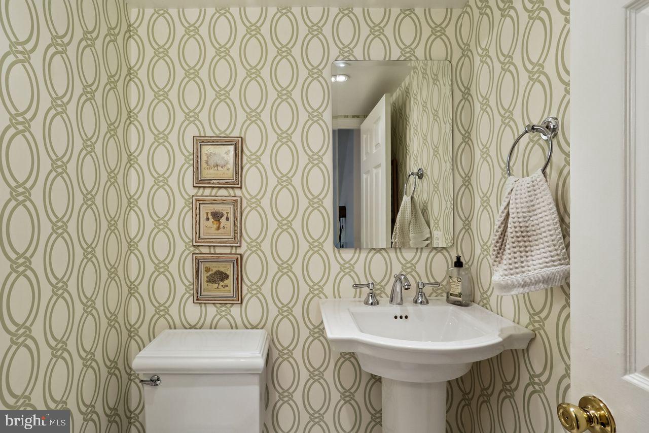 11333 Orchard Lane Reston, VA 20190 - Photo 15 of 41 Half Bath on Main