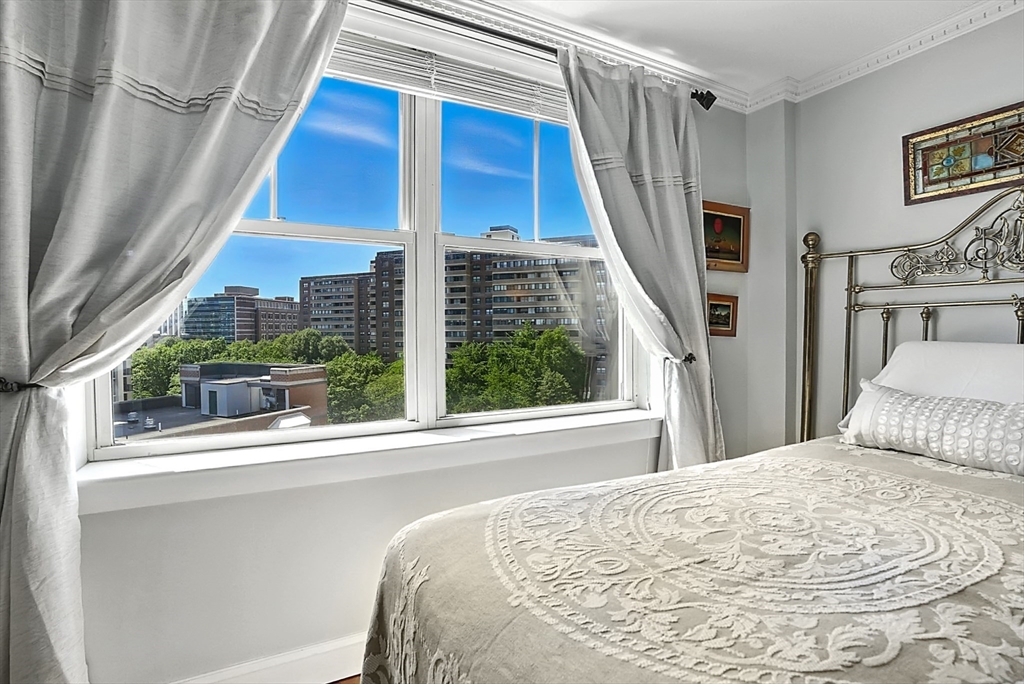 150 Staniford Street, Unit 1009 Boston, MA 02114 - Photo 20 of 25 a bedroom with a bed and a large window