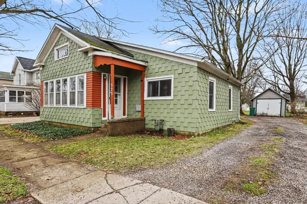 $187,500 | 325 West Burr Oak Street, Centreville, MI 49032