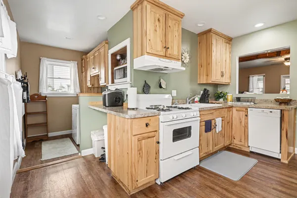 $187,500 | 325 West Burr Oak Street, Centreville, MI 49032