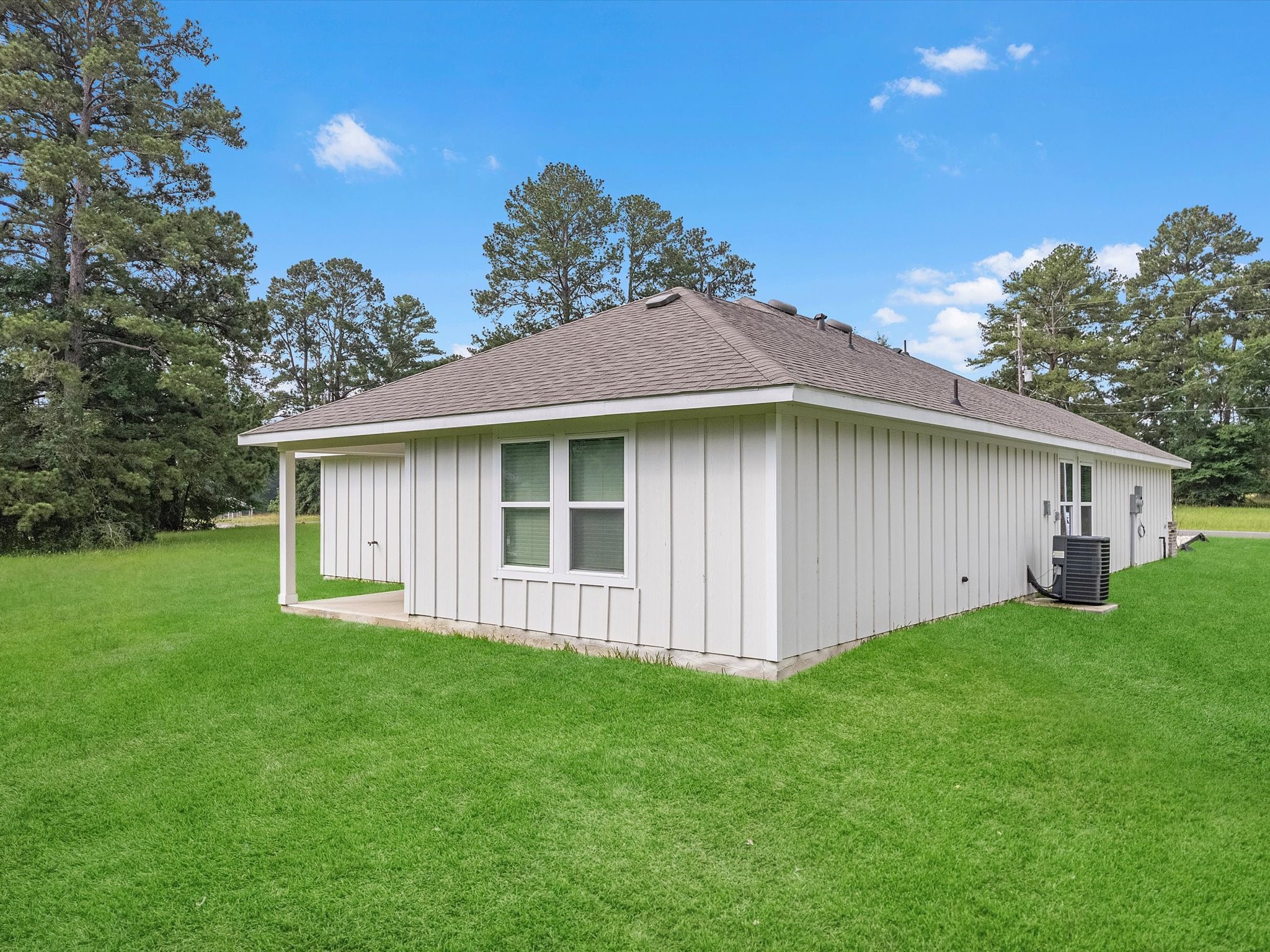 46 Fairway Drive Trinity, TX 75862 - Photo 22 of 26 a front view of a house with garden