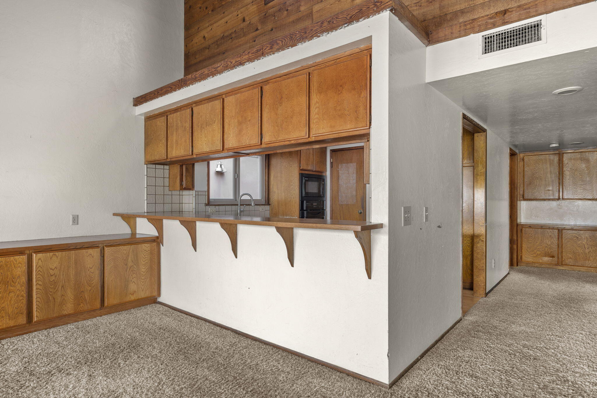 6726 Breakers Way Ventura, CA 93001 - Photo 13 of 42 a view of an entryway with a kitchen