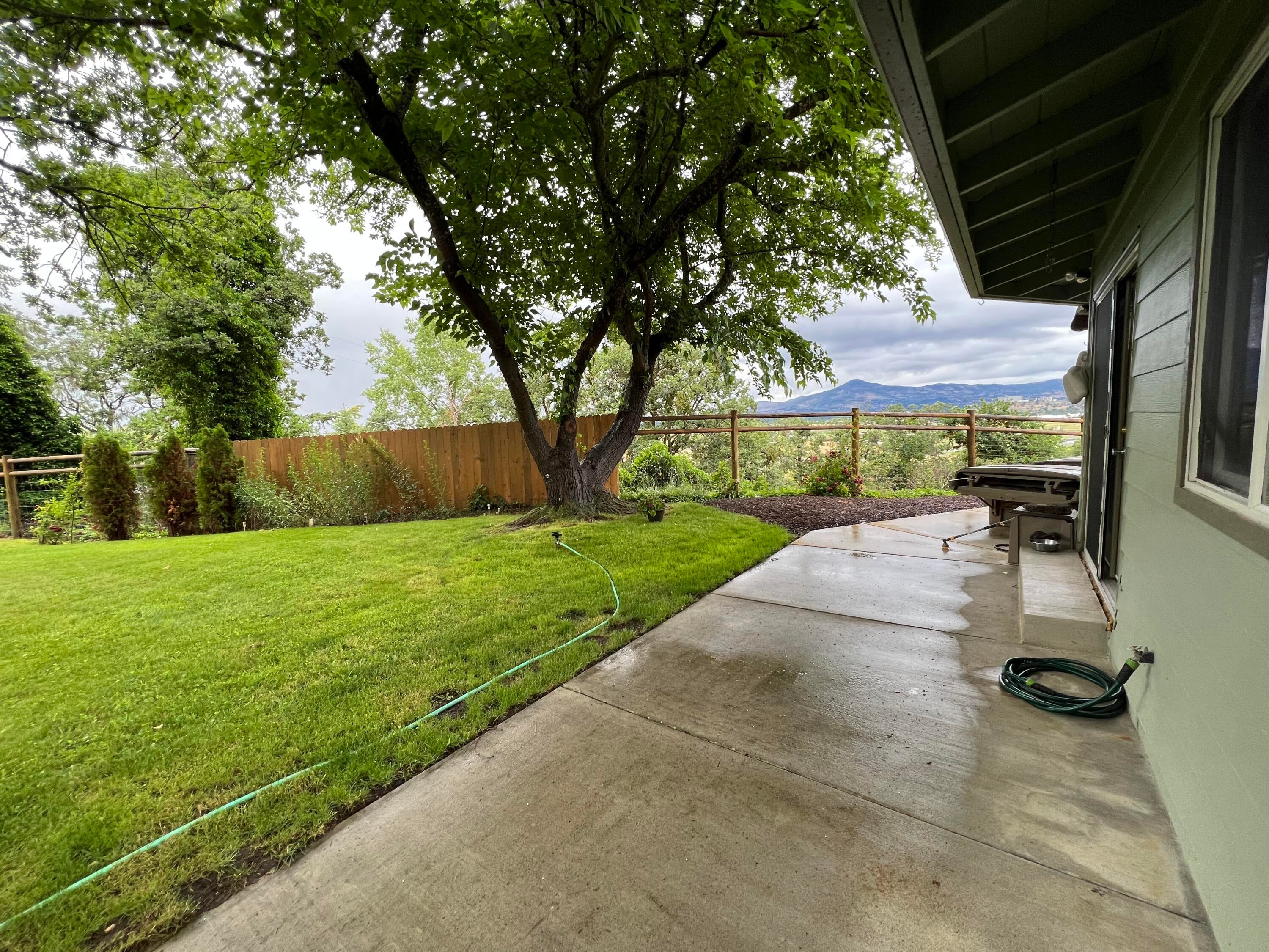 669 South Stage Road Medford, OR 97501 - Photo 33 of 44 Fenced Back Yard View