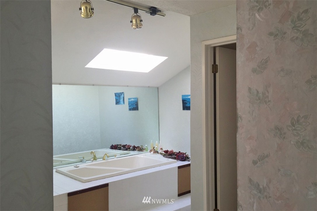 16710 96th Court Northeast Bothell, WA 98011 - Photo 17 of 21