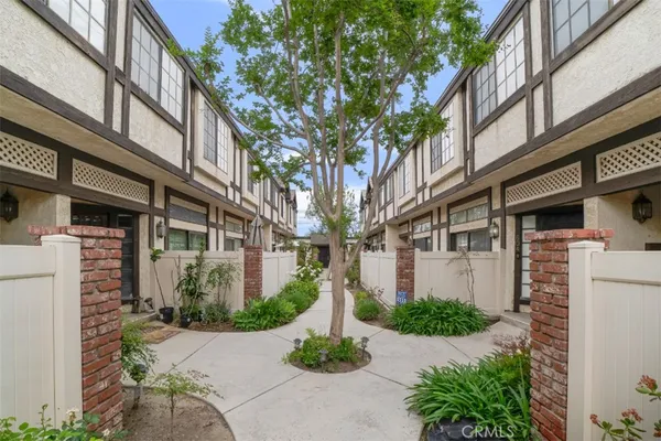 $599,950 | 20737 Roscoe Boulevard, Unit 701, Winnetka, CA 91306
