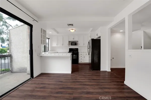 $599,950 | 20737 Roscoe Boulevard, Unit 701, Winnetka, CA 91306