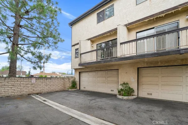 $599,950 | 20737 Roscoe Boulevard, Unit 701, Winnetka, CA 91306