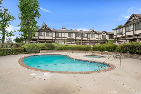 $599,950 | 20737 Roscoe Boulevard, Unit 701, Winnetka, CA 91306