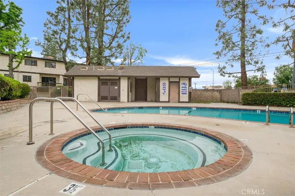 $599,950 | 20737 Roscoe Boulevard, Unit 701, Winnetka, CA 91306