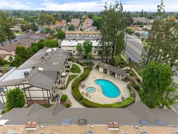 $599,950 | 20737 Roscoe Boulevard, Unit 701, Winnetka, CA 91306