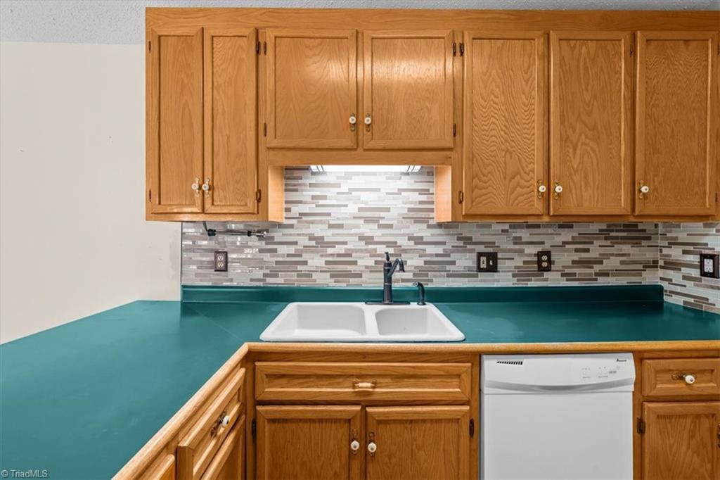 324 Deerfield Country Road Randleman, NC 27317 - Photo 13 of 38 Gallery Image 13