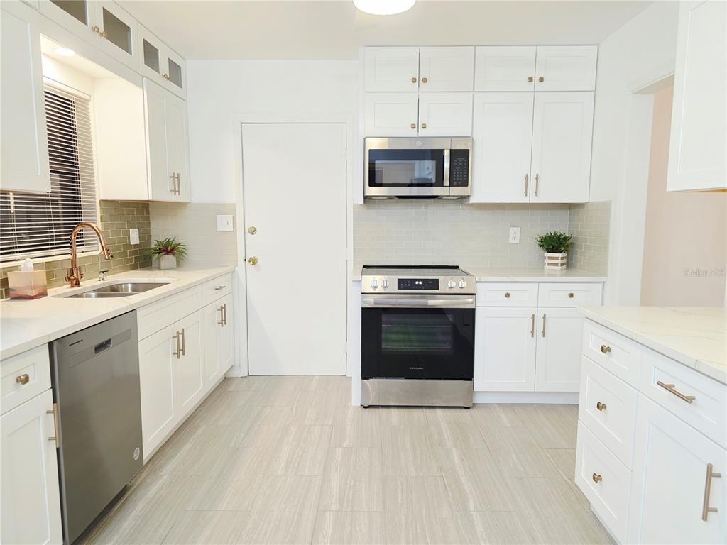 164 Pinewood Avenue Clearwater, FL 33765 - Photo 37 of 54