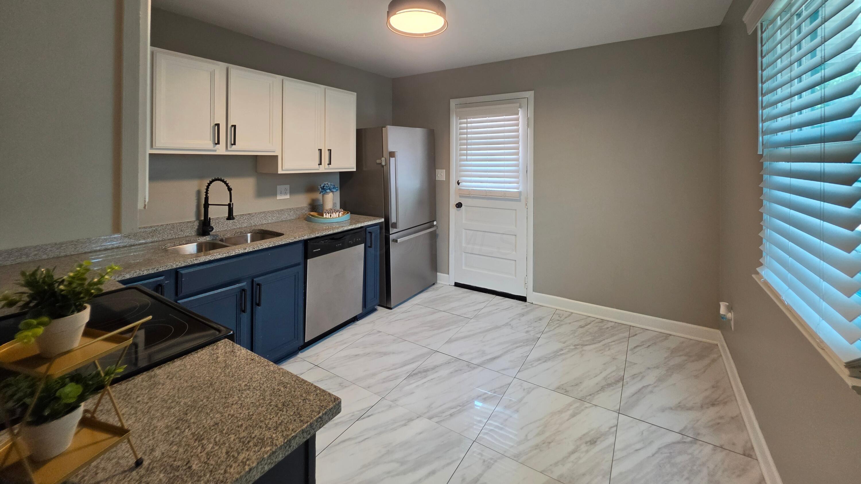 3137 Hillgate Road Columbus, OH 43207 - Photo 10 of 36 Kitchen