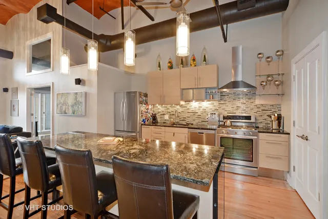 $785,000 | 1000 West Washington Boulevard, Unit 517, Chicago, IL 60607