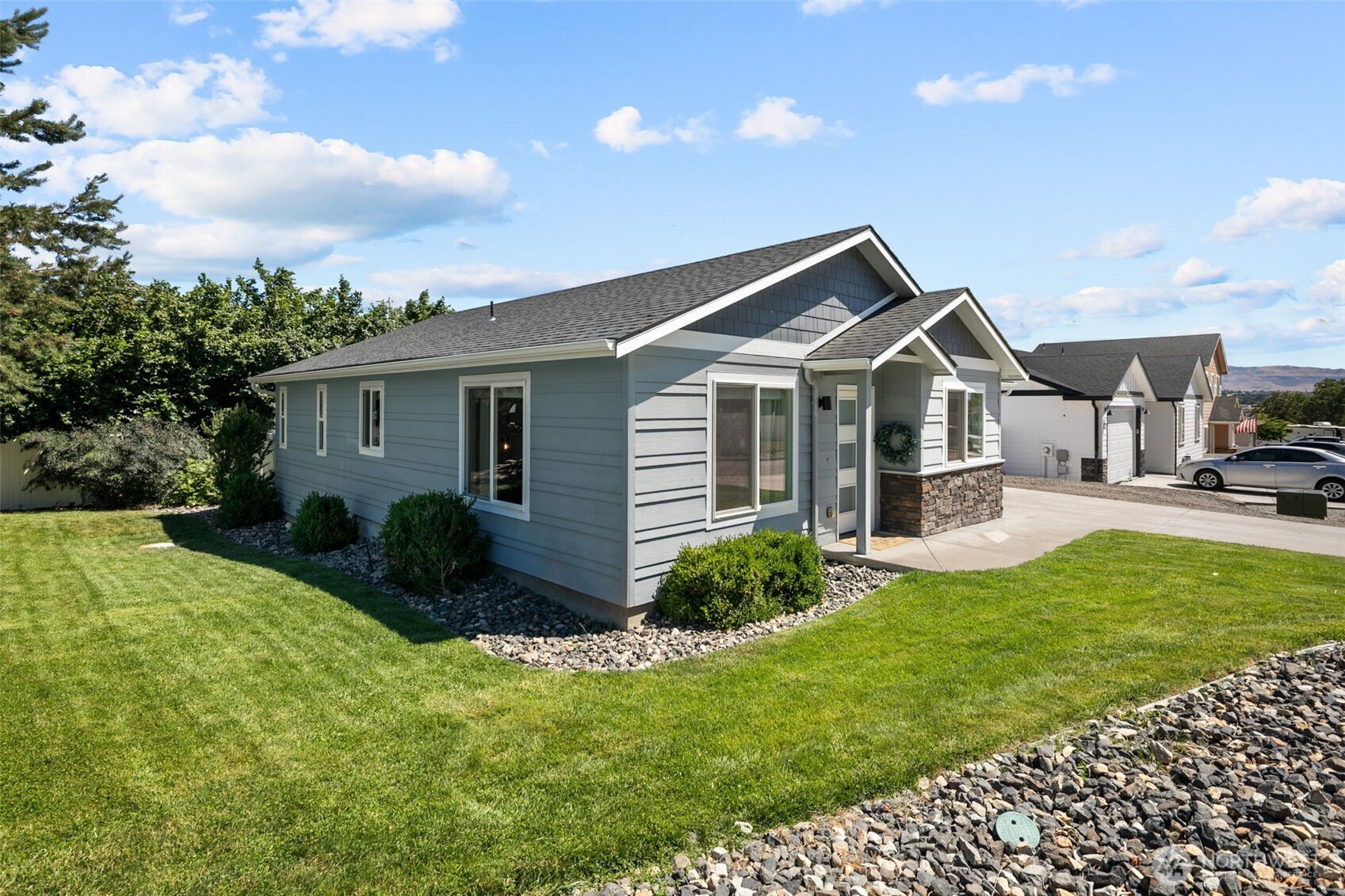 576 Sebastian Way Wenatchee, WA 98801 - Photo 4 of 38