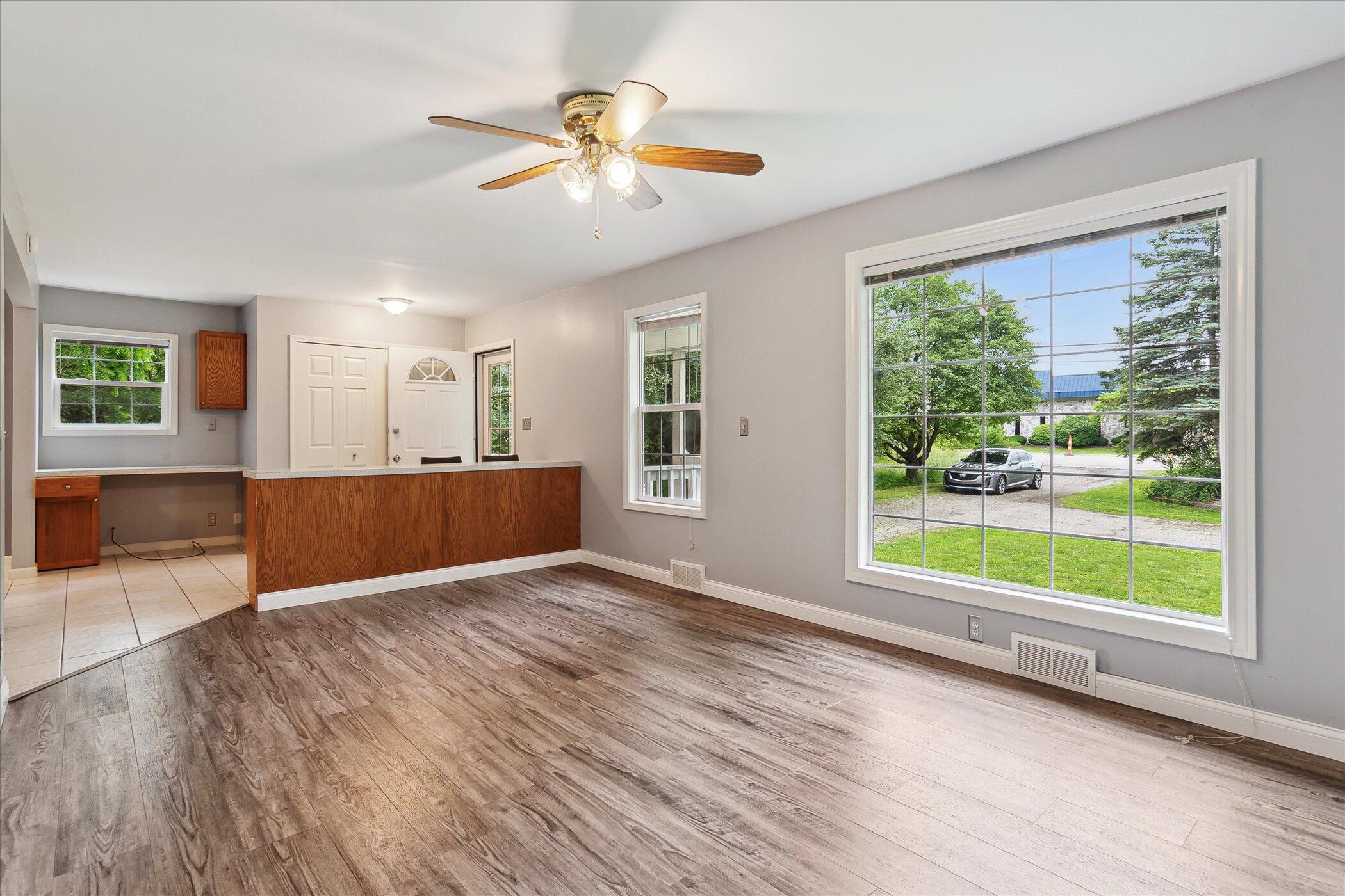 21845 Novi Road Northville, MI 48167 - Photo 4 of 22 07-21845-Novi-Rd-Northville-MI-48167-Win