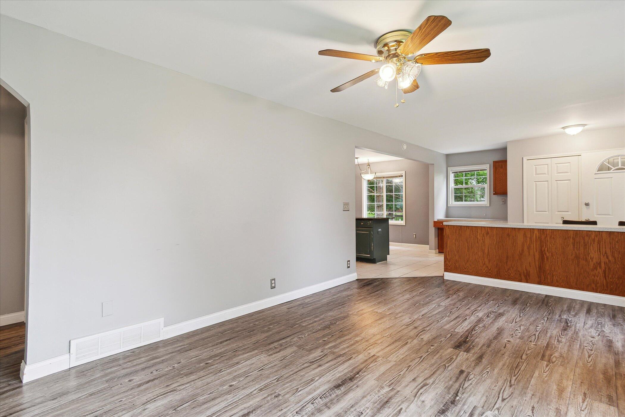 21845 Novi Road Northville, MI 48167 - Photo 5 of 22 08-21845-Novi-Rd-Northville-MI-48167-Win