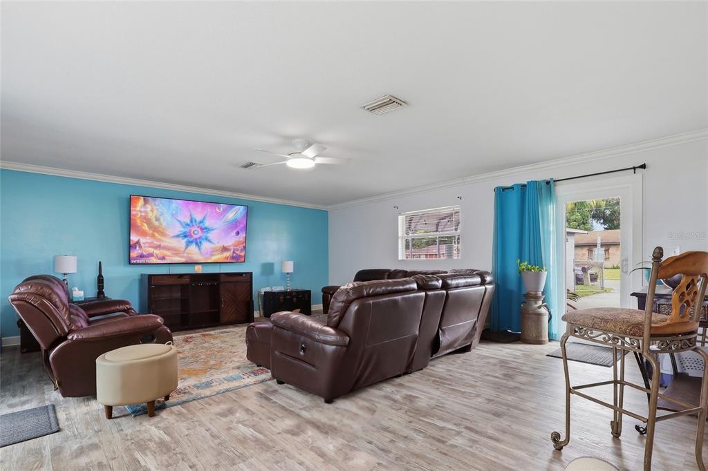 201 East Wheeler Road Seffner, FL 33584 - Photo 8 of 39 Gallery Image 8
