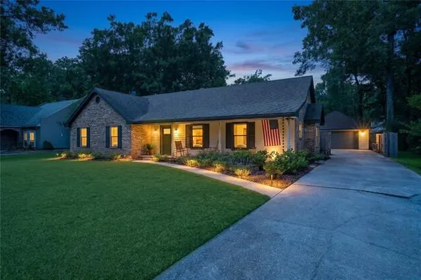$430,000 | 231 Richland Drive East, Mandeville, LA 70448