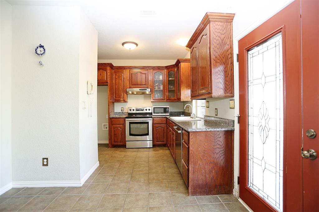 812 Ebenezer Road Palmer, TX 75152 - Photo 7 of 27 a kitchen with stainless steel appliances granite countertop a stove a sink and a refrigerator