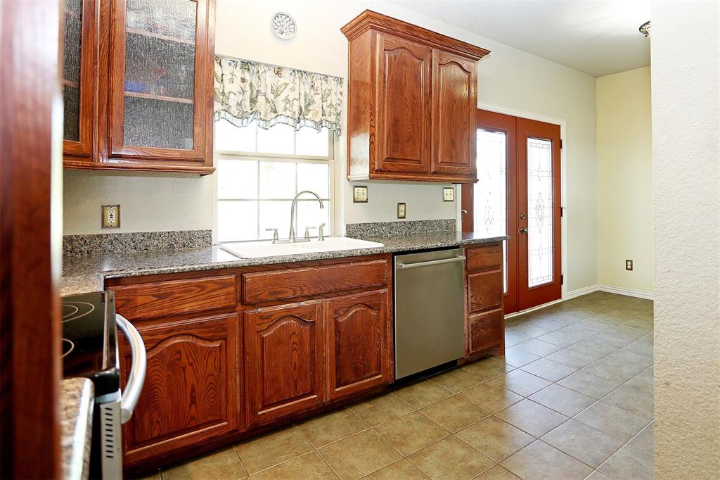 812 Ebenezer Road Palmer, TX 75152 - Photo 8 of 27 a kitchen with stainless steel appliances granite countertop a sink stove and cabinets