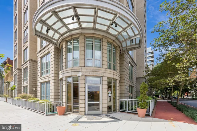 $2,355 | 301 Massachusetts Avenue Northwest, Unit 606, Washington, DC 20001
