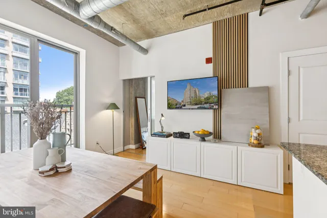 $2,355 | 301 Massachusetts Avenue Northwest, Unit 606, Washington, DC 20001