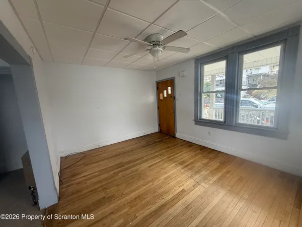 $1,375 | 516 4th Street, Dunmore, PA 18512