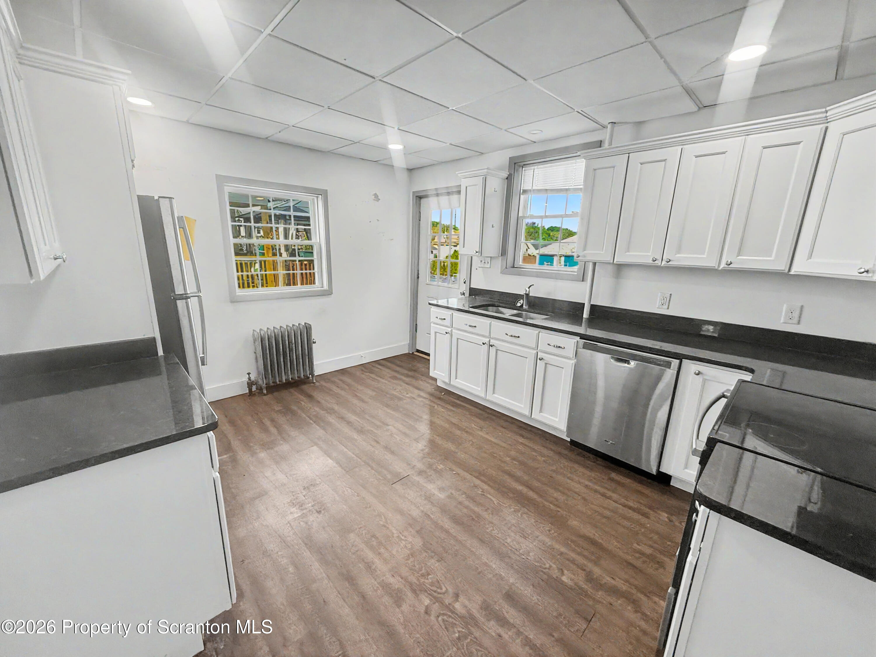 516 4th Street Dunmore, PA 18512 - Photo 4 of 10 Kitchen