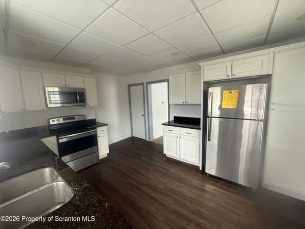 $1,375 | 516 4th Street, Dunmore, PA 18512