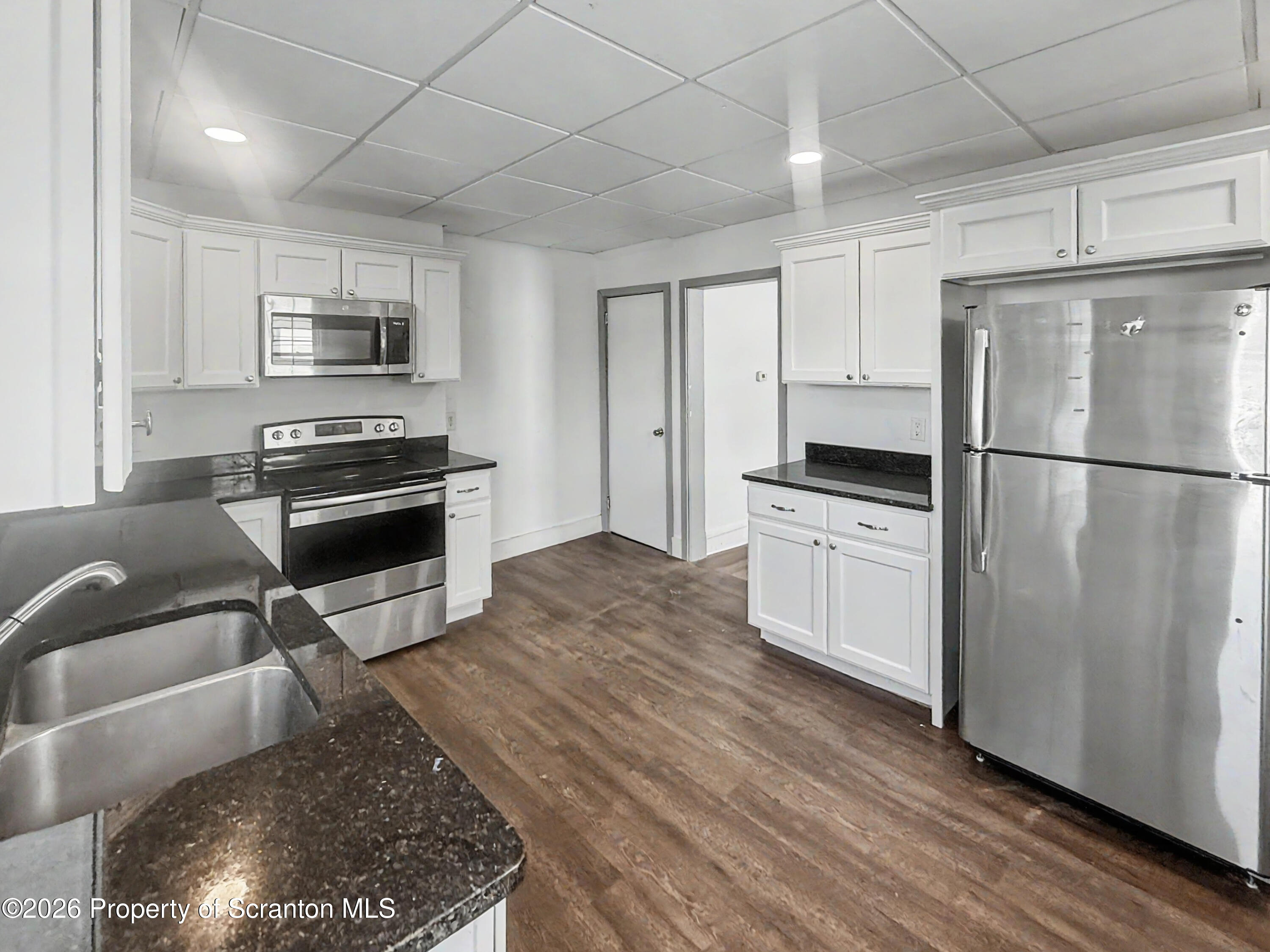 516 4th Street Dunmore, PA 18512 - Photo 5 of 10 Kitchen