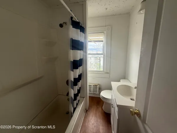 $1,375 | 516 4th Street, Dunmore, PA 18512