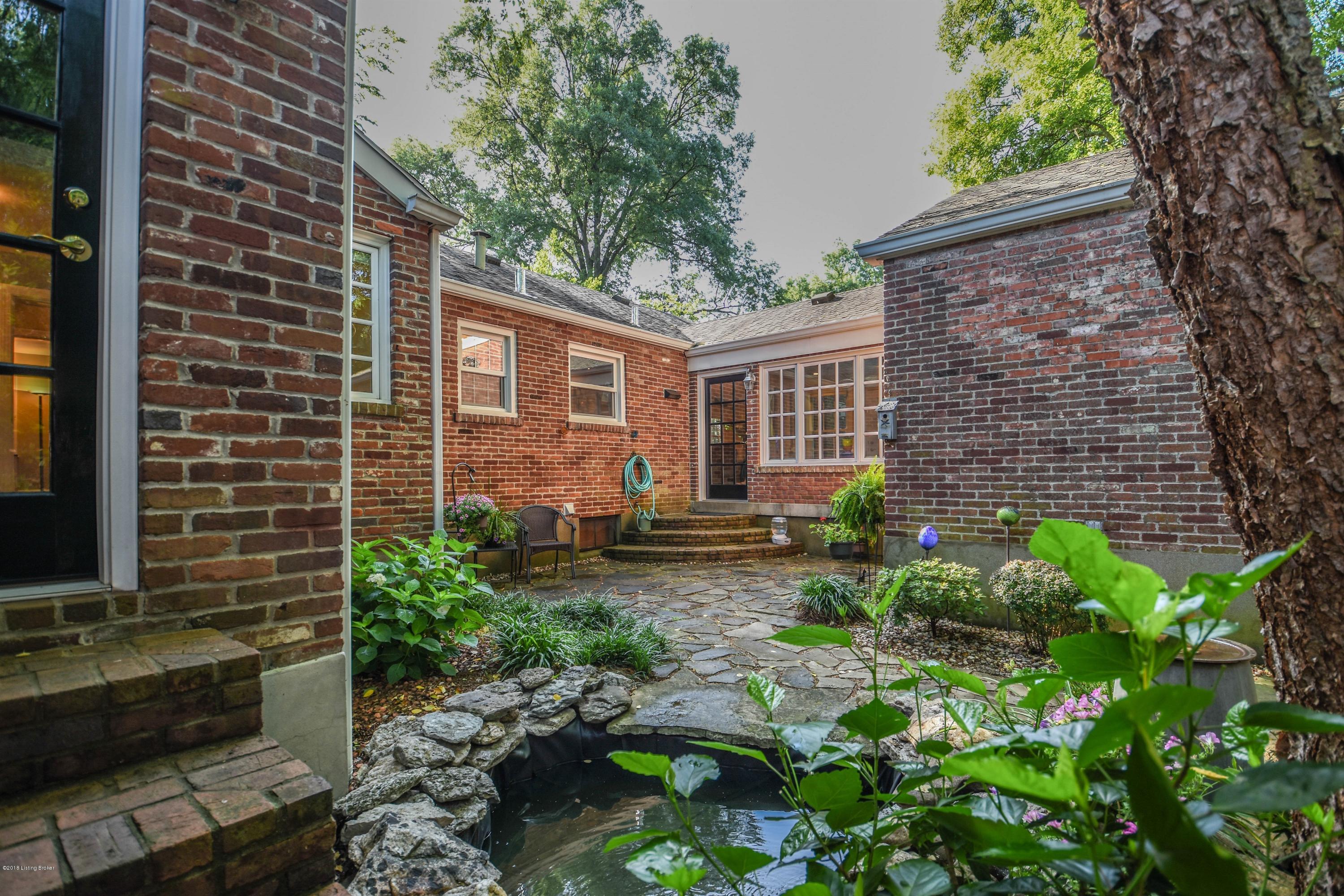 200 South Hampton Road Louisville, KY 40222 - Photo 34 of 37 036_Private Enclosed Patio