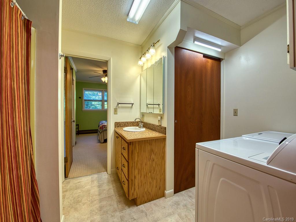 265 Shadow Ridge Sylva, NC 28779 - Photo 20 of 33 a view of utility room with washer and dryer