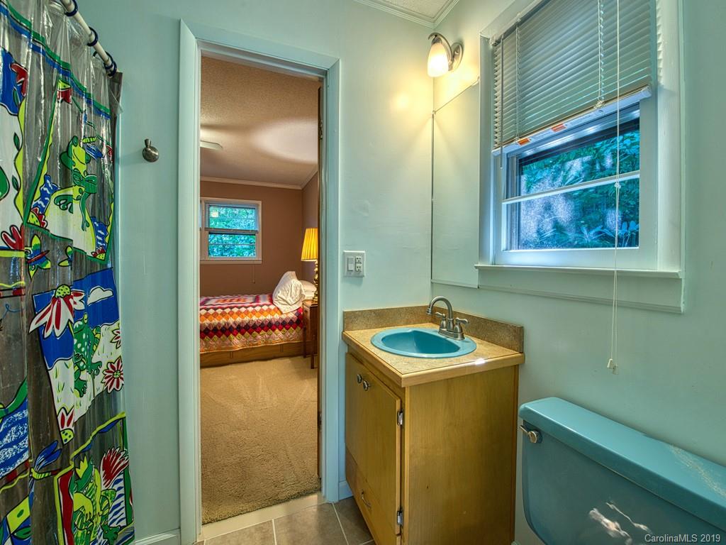 265 Shadow Ridge Sylva, NC 28779 - Photo 26 of 33 a bathroom with a sink and a mirror