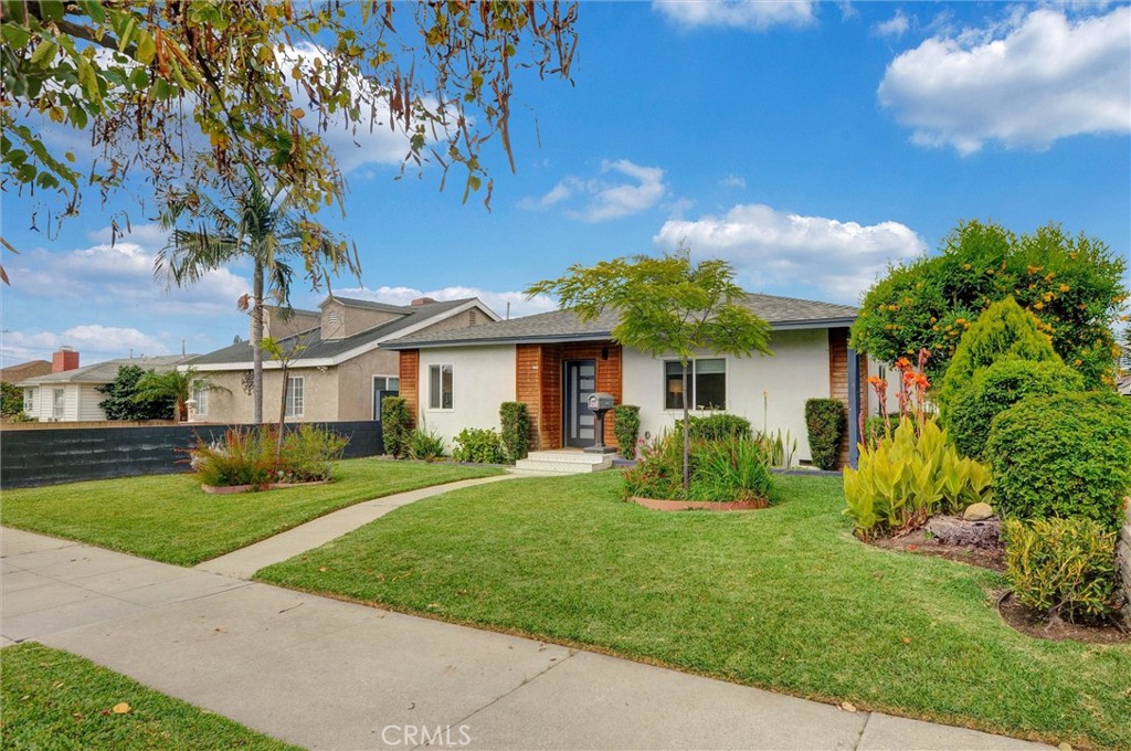 929 North Sunset Avenue Azusa, CA 91702 - Photo 4 of 30