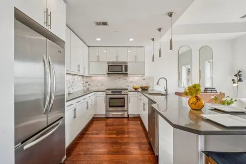 $1,075,000 | 72 Essex Street, Unit 7, Jersey City, NJ 07302