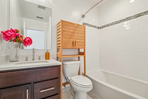 $1,075,000 | 72 Essex Street, Unit 7, Jersey City, NJ 07302