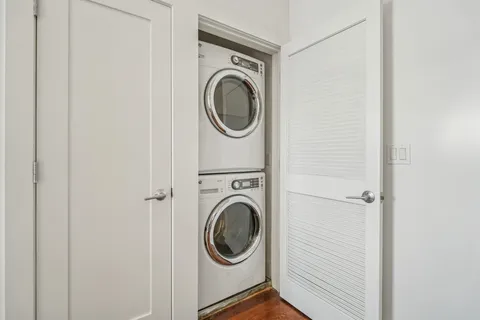 $1,075,000 | 72 Essex Street, Unit 7, Jersey City, NJ 07302