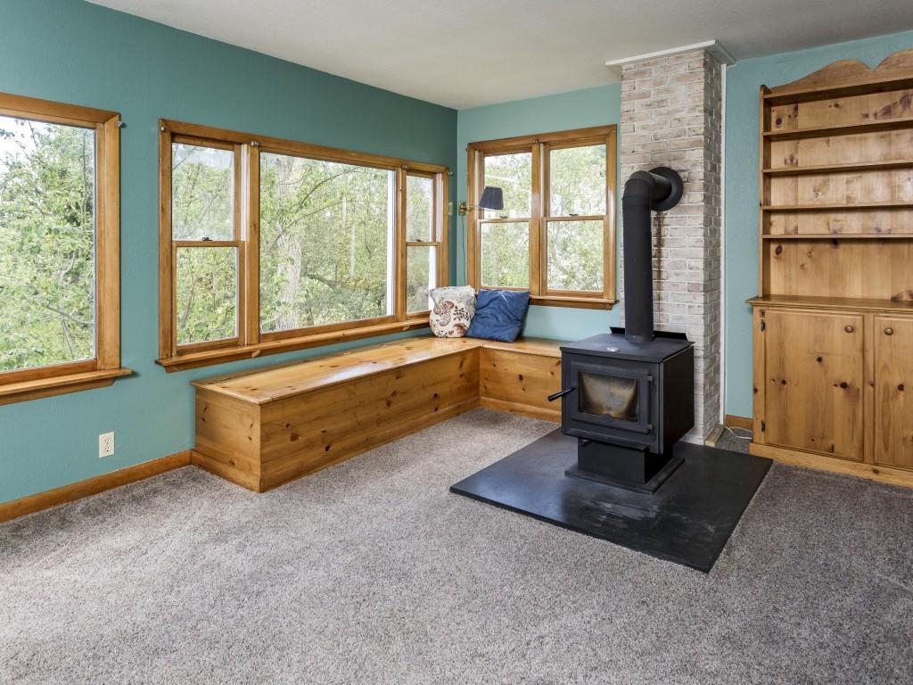 19 Gray Road Southport, ME 04576 - Photo 14 of 25 Living Room