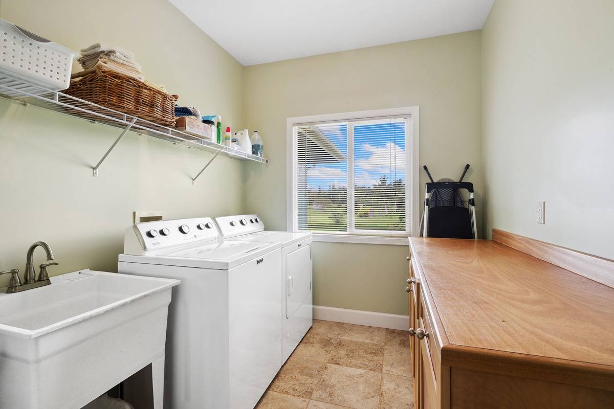 1661 Huli Road Kilauea, HI 96754 - Photo 25 of 28 a utility room with dryer and washer