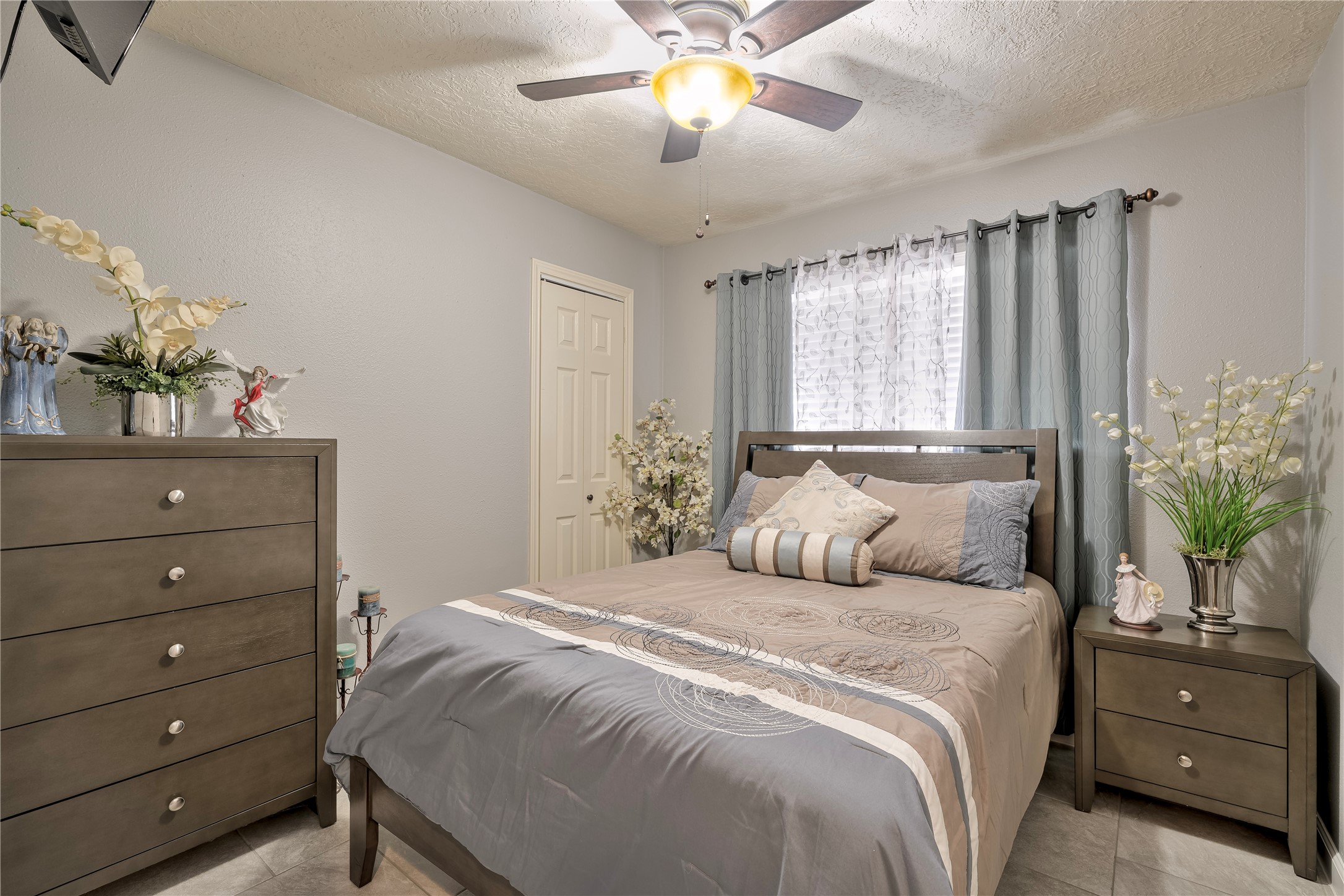 4110 Anice Street Houston, TX 77039 - Photo 18 of 29 a bedroom with a bed and a potted plant