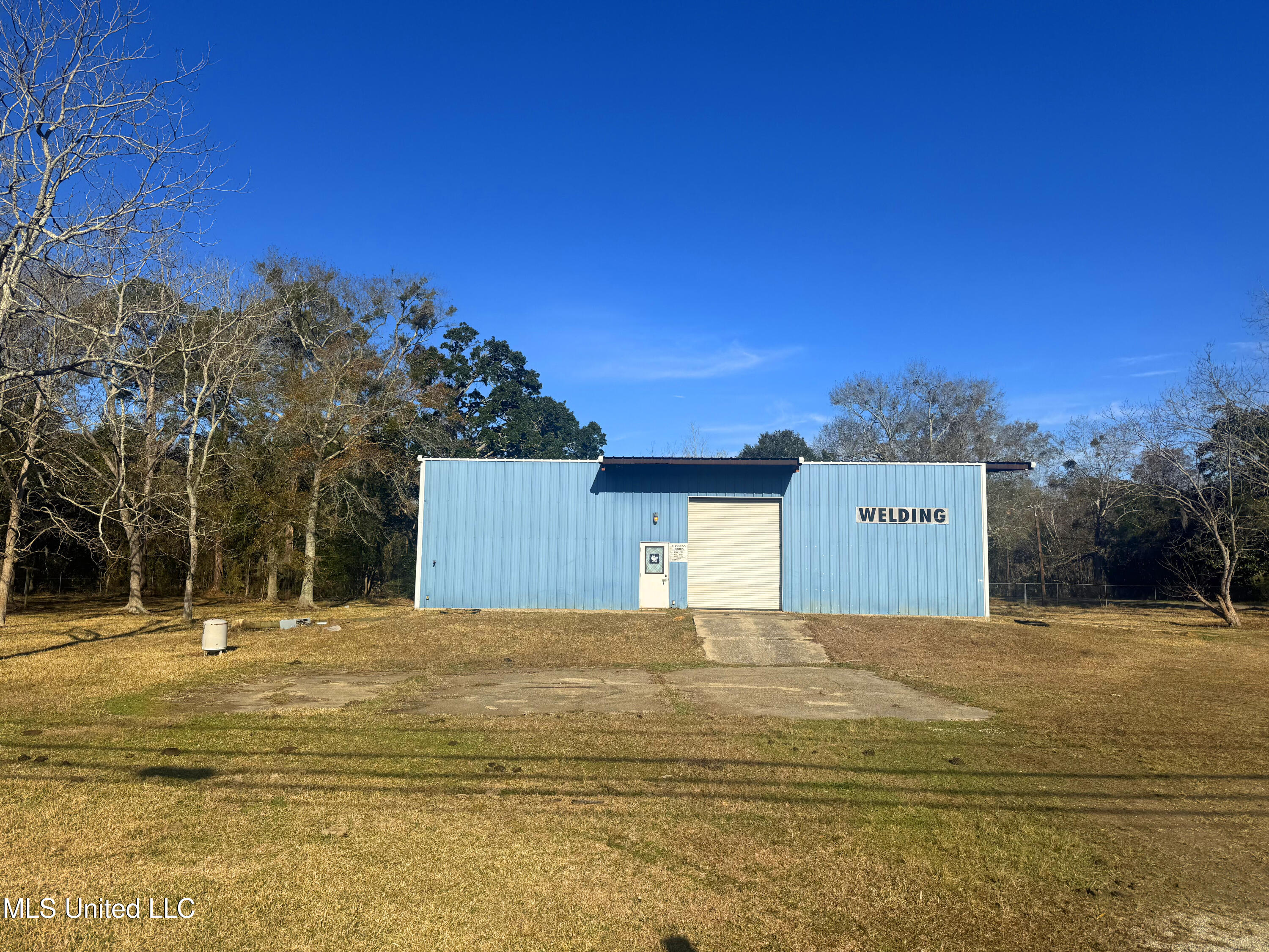 8735 Old Stage Road Moss Point, MS 39562 - Photo 8 of 24 IMG_3842