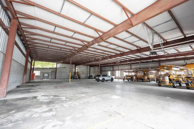 $1,099 | 501 Madison Avenue, Unit 305, Indianapolis, IN 46225