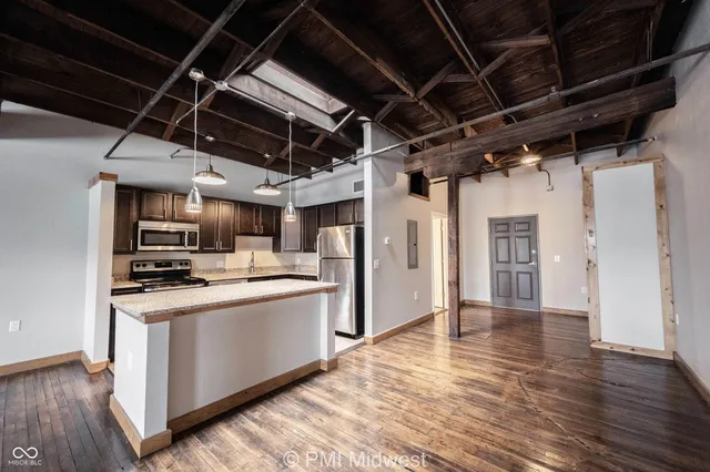 $1,099 | 501 Madison Avenue, Unit 305, Indianapolis, IN 46225