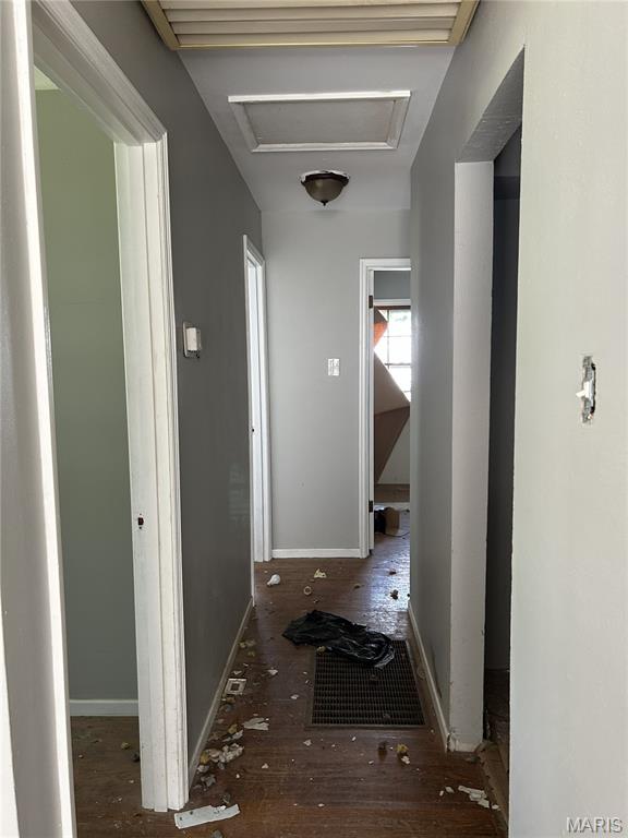 404 Lancashire Road St. Louis, MO 63137 - Photo 11 of 24