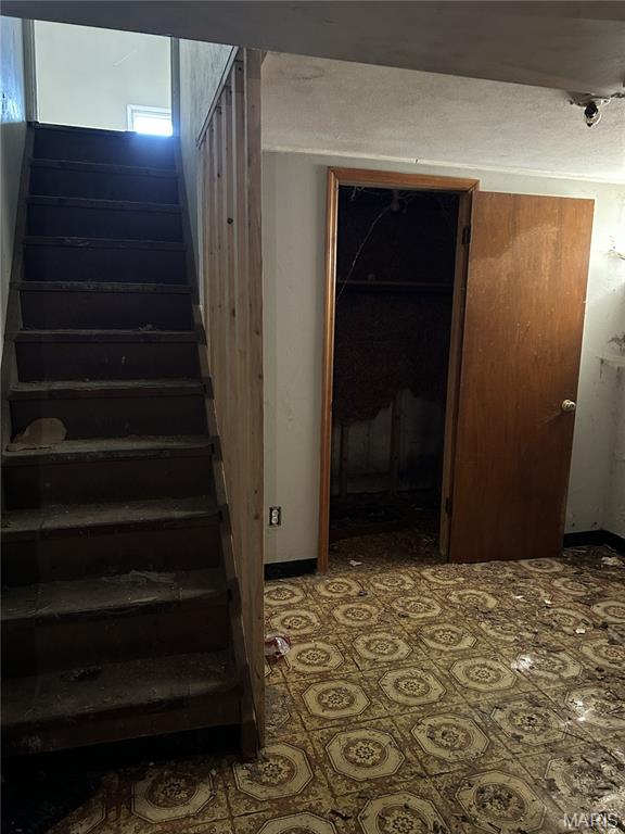 404 Lancashire Road St. Louis, MO 63137 - Photo 16 of 24